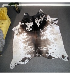 X/Large Brown and off-white Cowhide Rug CR00138