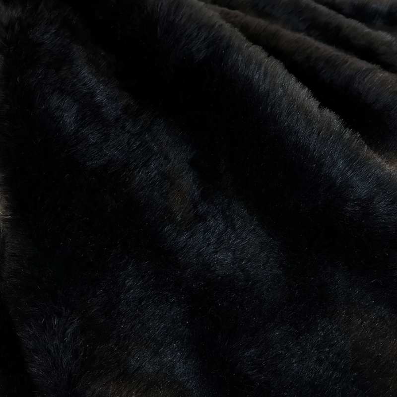 Tissu en fausse fourrure panthère noire