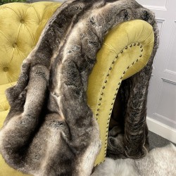 Plaid en fausse fourrure Chinchilla foncé | Plaid en fausse fourrure à motifs luxueux