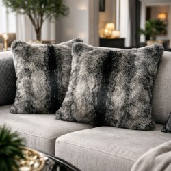 Coussins en fausse fourrure Black Wolf | Housses de coussin en fausse fourrure à rayures noires