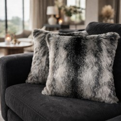 Coussins en fausse fourrure Black Wolf | Housses de coussin en fausse fourrure à rayures noires
