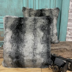 Coussins en fausse fourrure Black Wolf | Housses de coussin en fausse fourrure à rayures noires