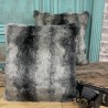Coussins en fausse fourrure Black Wolf | Housses de coussin en fausse fourrure à rayures noires