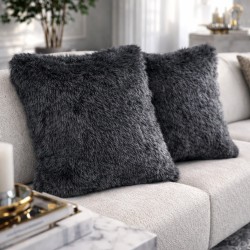 Housse de coussin en fausse fourrure gris moyen à motif blaireau | Coussins et oreillers en fourrure grise