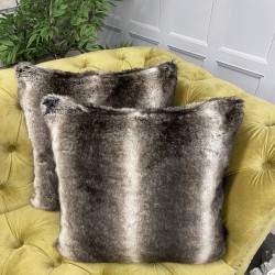 Coussin en fausse fourrure de chinchilla foncé | Coussins et oreillers en fourrure de chinchilla