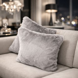 Coussin en fausse fourrure Richmond Taupe | Oreiller en fourrure taupe | Housse gris clair
