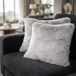 Coussin en fausse fourrure Richmond Taupe | Oreiller en fourrure taupe | Housse gris clair