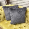 Coussin en fausse fourrure Richmond Graphite | Oreiller en fourrure grise | Coussin en fourrure grise