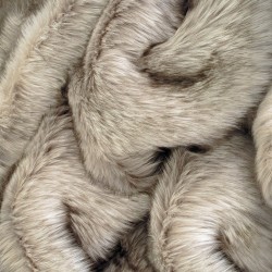 Coussins en fausse fourrure Loup de la toundra | Coussins en fausse fourrure beige à poils longs |