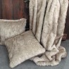 Coussins en fausse fourrure Loup de la toundra | Coussins en fausse fourrure beige à poils longs |
