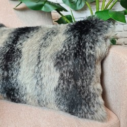 Coussin rectangulaire en fausse fourrure de loup noir | Coussin rectangulaire en fausse fourrure de loup