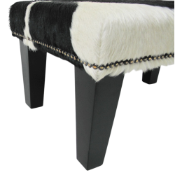 Petit repose-pieds en cuir de vachette noir et blanc | Petit repose-pieds en cuir de vachette
