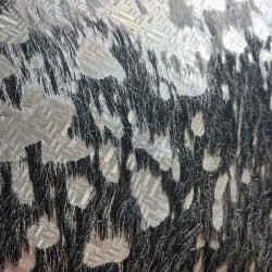 Tapis en peau de vache holographique grise et argentée | Tapis en peau de vache métallisée grise et argentée