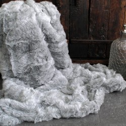 DÉSTOCKAGE ! Plaid en fausse fourrure Old Ash | Jeté de canapé en fausse fourrure gris clair