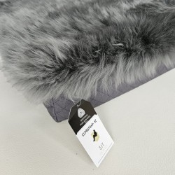 Grand lit orthopédique pour chien en véritable peau de mouton. Lit pour chien en mousse à mémoire de forme grise