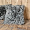 Paire de coussins en véritable peau de mouton à poils longs gris, 40 cm