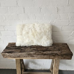 Twee Rechthoekige Kussens van Echt Schapenvacht Crème 30x50cm