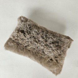 Coppia di cuscini rettangolari in vera pelle di pecora color talpa 30x50cm