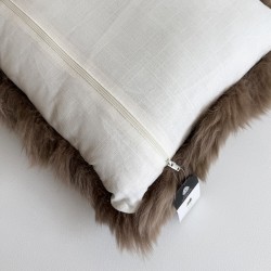 Paire de coussins décoratifs en véritable peau de mouton taupe, 50 cm
