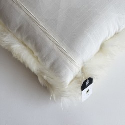 Deux coussins rectangulaires en véritable peau de mouton, couleur crème, 30 x 50 cm
